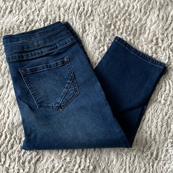 d. jeans Capris - Picture 2 of 7